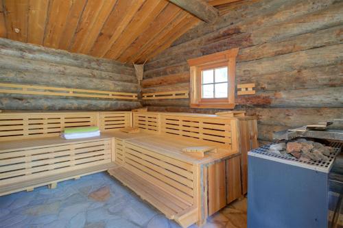 a sauna in a wooden cabin with a window at Ferienhotel Ödenhof in Baiersbronn