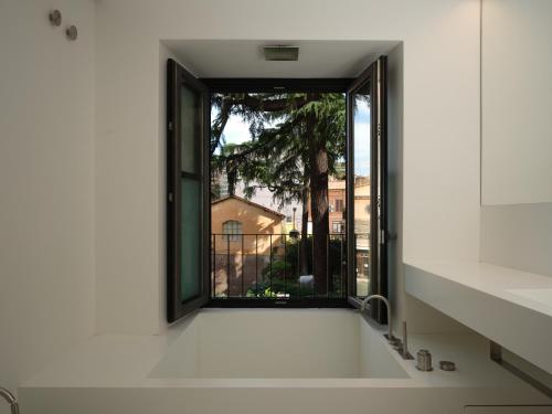 a bathroom with a window and a bath tub at Rhinoceros in Rome
