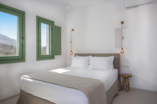 Postel nebo postele na pokoji v ubytování Onar Villas Skyros