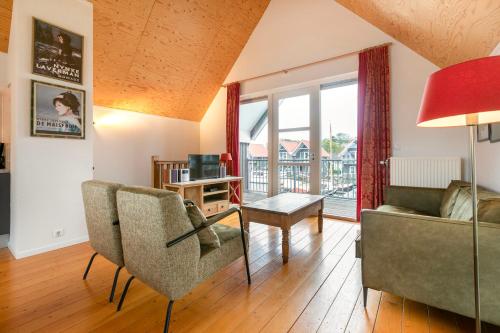 a living room with a couch and a table at Summio Havenresort Terherne in Terherne