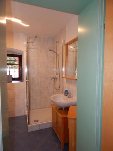 Ένα μπάνιο στο Ferienwohnung Schwemmer