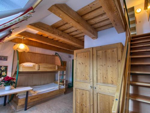 Una cama o camas cuchetas en una habitación  de Moasterhaus Trialpark Salzstiegl