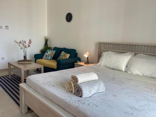 Postel nebo postele na pokoji v ubytování Studio in Silicon Oasis