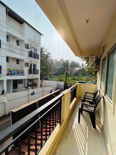 a balcony with a chair on a building at Blue Stay Inn Holiday Home - Near Baga Calangute Beach in Calangute