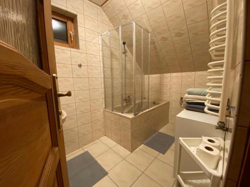 a bathroom with a shower and a tub and a sink at Pod Jeleńcem willa i dom z widokiem na Śnieżkę blisko Wang in Karpacz