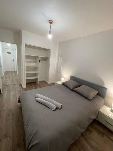 Katil atau katil-katil dalam bilik di Appartement Cosy à Cenon, proche transports
