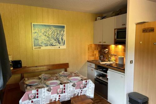 A kitchen or kitchenette at CASA-Bois de Pisan at the foot of the slopes
