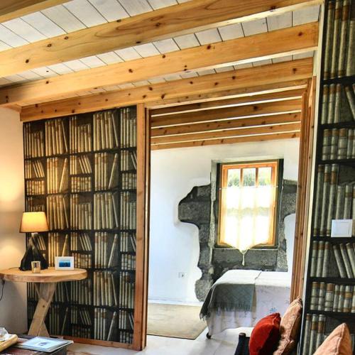 a room with a bedroom with a bed and a window at Waka Sun Rise Pico Azores in Cais do Pico