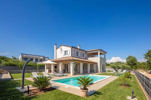 Πισίνα στο ή κοντά στο Villa Karla Tar