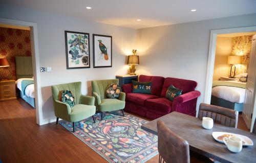 Posezení v ubytování The Retreat