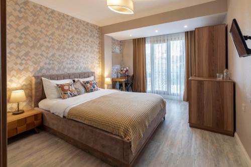 a bedroom with a large bed and a window at Lagun Palas in Yalova