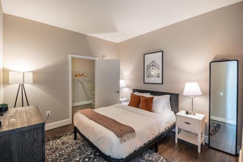 a bedroom with a bed and a table and lamps at Reston studio w biz center nr hospital bars WDC-829 in Reston
