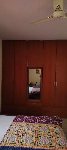 Postel nebo postele na pokoji v ubytování Brookside Service Apartment