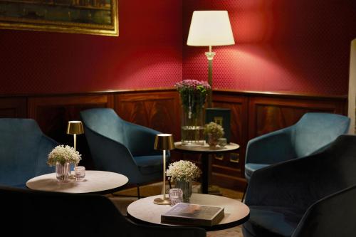 a waiting room with blue chairs and tables with flowers at Duodo Palace in Venice