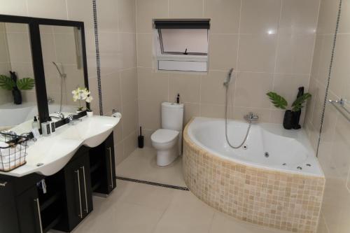 Un baño de Waterfront Boutique Hotel Vanderkloof