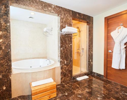Koupelna v ubytování Dedeman Konya Hotel Convention Center
