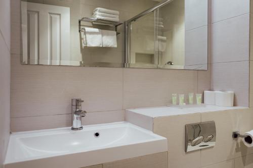 Athena Hotelにあるバスルーム