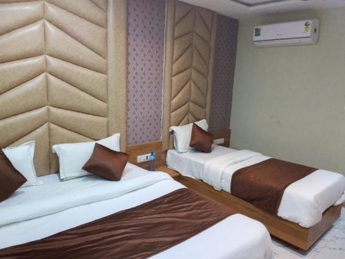 a hotel room with two beds in a room at Hotel new views in Ahmedabad