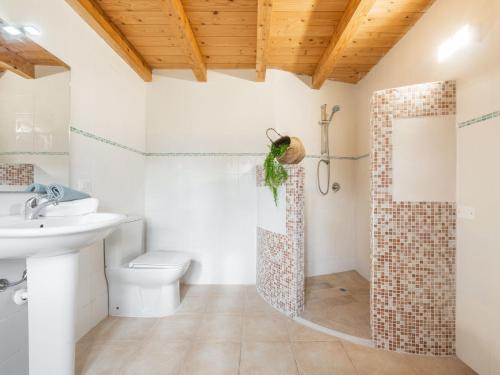 Ένα μπάνιο στο Holiday Home Eucalipto by Interhome