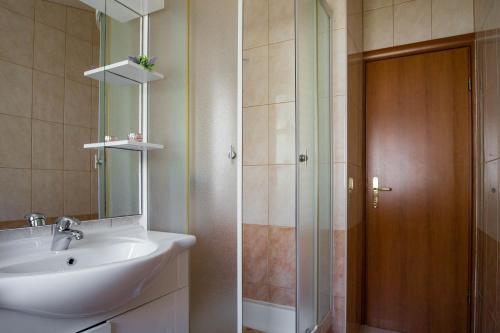 Ένα μπάνιο στο Apartmani Saric