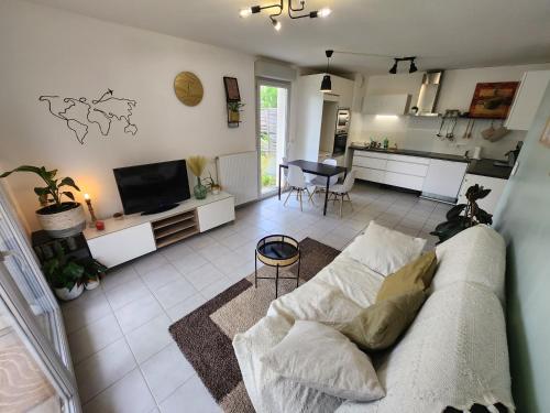 Appt 2 chambres au calme - jardin privé - Metro D, Eurexpo, Groupama Stadium