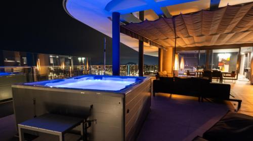ベニドルムにあるSUNSET CLIFFS VIP APARTMENTのギャラリーの写真
