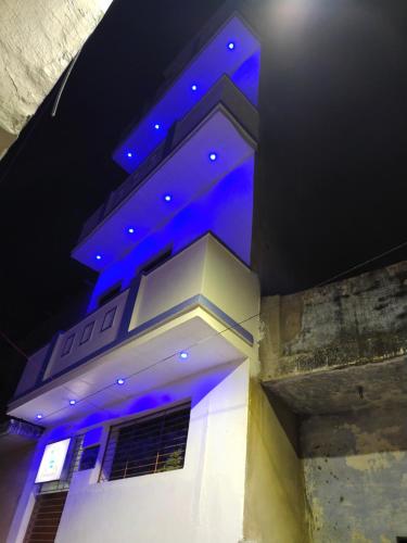 a building with blue lights on the ceiling at राम जानकी भवन होम स्टे in Faizābād