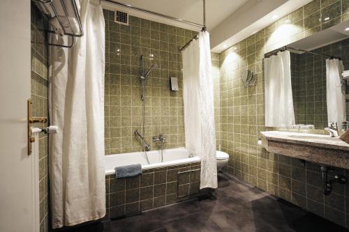 Koupelna v ubytování Hotel Fletzinger