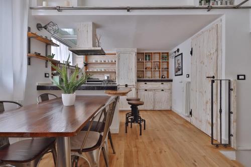 Quiet House Milano in Navigli Sleeps 4