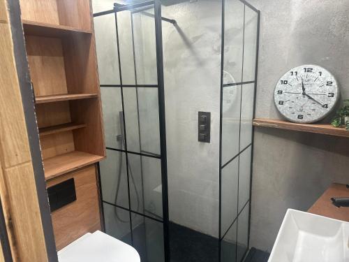 Vonios kambarys apgyvendinimo įstaigoje Stunning 1-Bed Studio in London