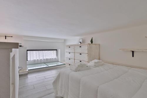 Quiet House Milano in Navigli Sleeps 4