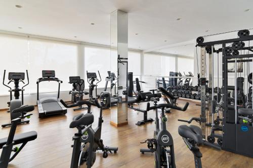 a gym with a lot of treadmills and exercise bikes at H10 Suites Lanzarote Gardens in Costa Teguise