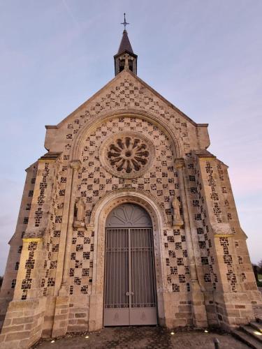 a large church with a door and a cross on top at Gite de la Baie des anges in Saint-Valery-sur-Somme
