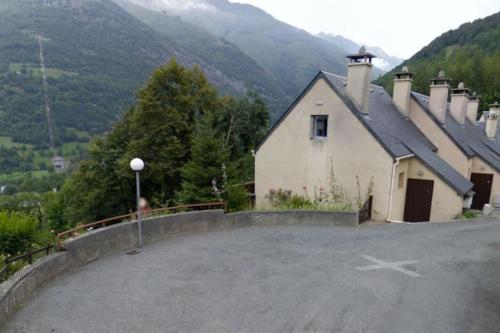 a building in the middle of a parking lot at Chalet vue montagne T2 duplex, 6 personnes in Luz-Saint-Sauveur