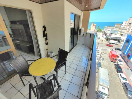 En balkon eller terrasse på Cobertura 3 quartos com ar excelente vista mar! 80 metros do mar - Meia Praia - Itapema