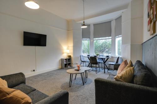 a living room with a couch and a table at Beautiful Stylish 2BD Flat - Free Parking 30 Percent Off Long term bookings in Wallasey