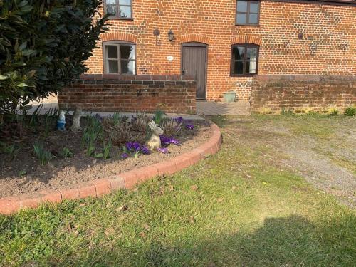 Κήπος έξω από το 2 Brickground Broads getaway for the whole family