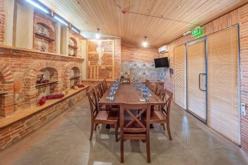a large dining room with a long table and chairs at Dzvel Ubanshi in Gori