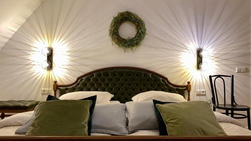 Postel nebo postele na pokoji v ubytování Sonnenhof 1737 - Ferienzimmer & Apartments
