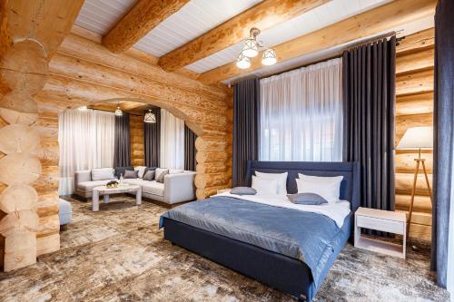 Ένα ή περισσότερα κρεβάτια σε δωμάτιο στο Ведмежа гора Family Resort & Spa