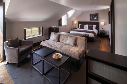 Una cama o camas en una habitación de Twr y Felin Hotel