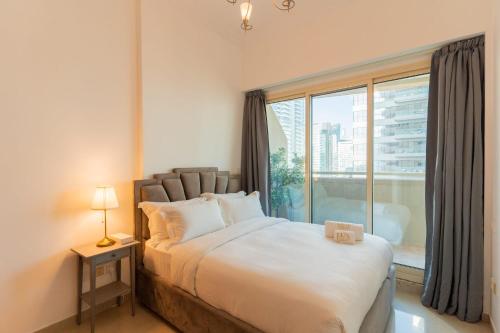 LUXFolio Retreats – Cosy Marina Apartment