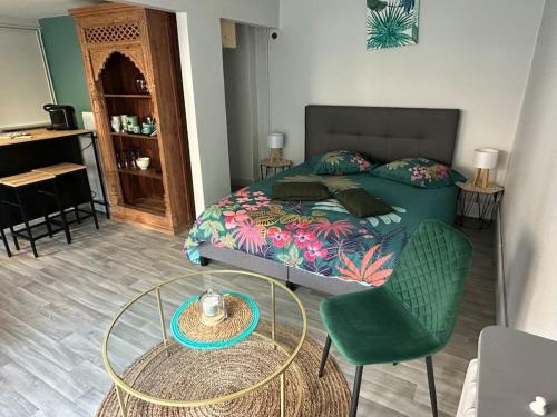 Studio indépendant avec jardin