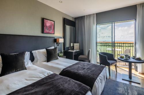 Una cama o camas en una habitación de Twr y Felin Hotel