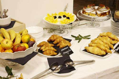 Jídlo v hotelu nebo okolí