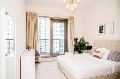 LUXFolio Retreats Sparkle Tower Dubai Marina