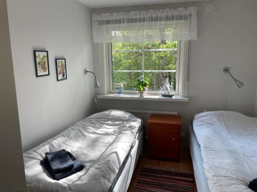 Postel nebo postele na pokoji v ubytování Sjökaptensgården Bed & Breakfast
