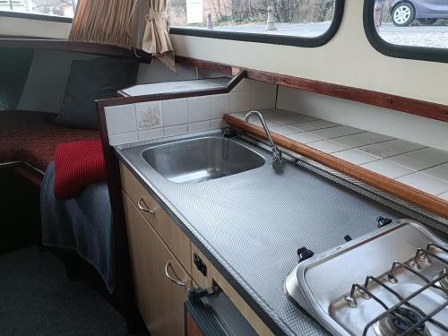 a kitchen with a sink in an rv at Django in Capestang