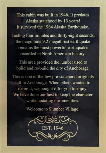 Ein Gedicht auf einer Tafel, auf dem steht: in der Unterkunft The Glacial Cottage Slumber Village 9 in Anchorage