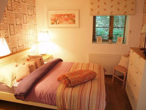 Posteľ alebo postele v izbe v ubytovaní Sunday School, Duloe - near Looe, Cornwall, countryside